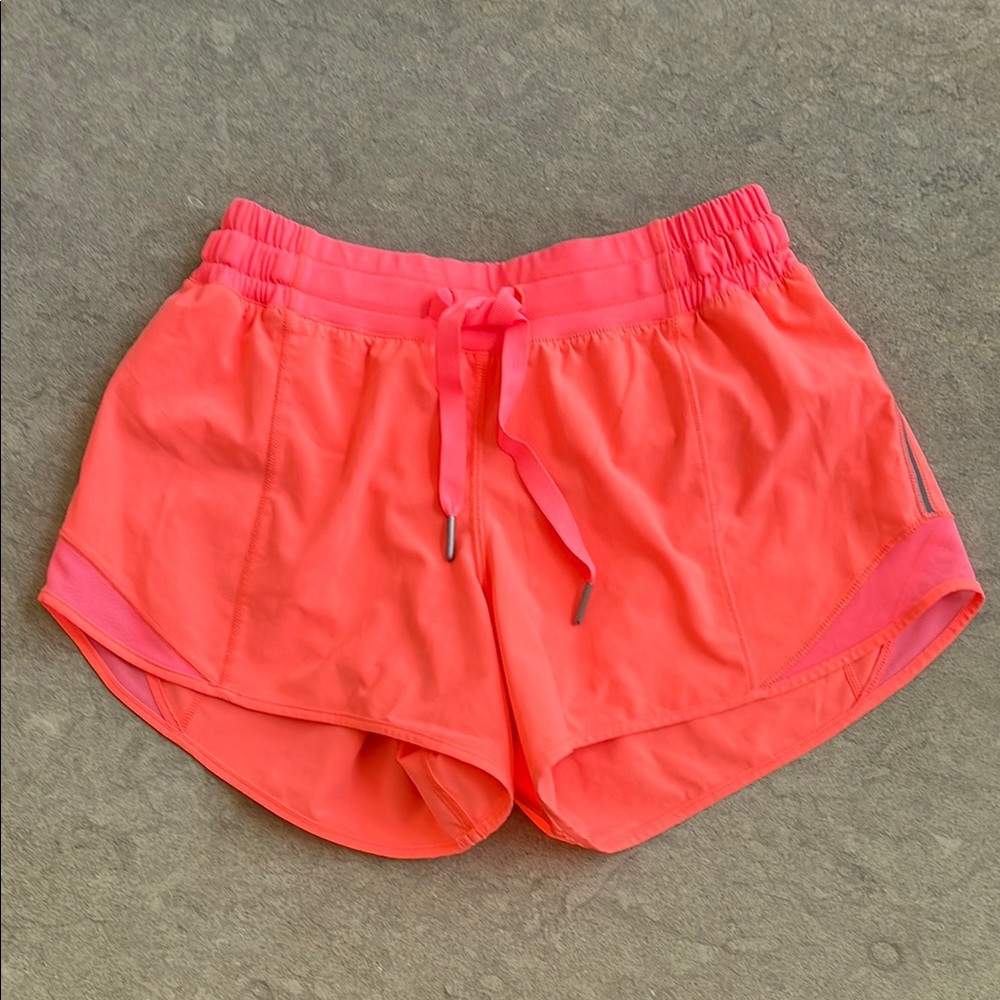 NWOT Lululemon Hotty Hot Short - Size 4 3.5” Inseam